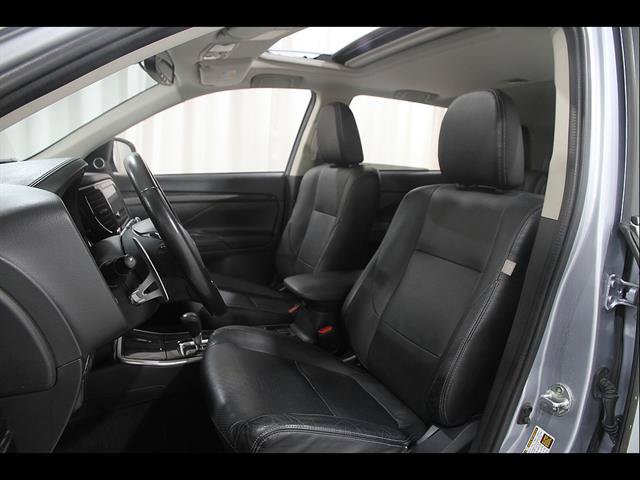 Used 2017 Mitsubishi Outlander GT AWD/4WD image 5