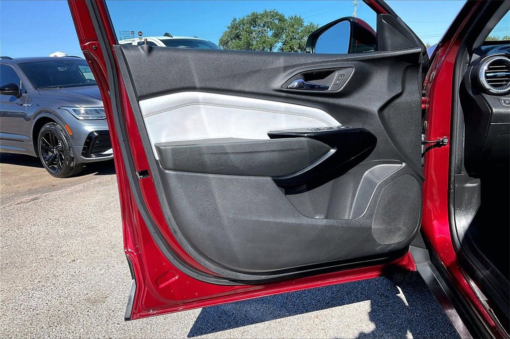 Certified 2024 Chevrolet Trax LT w/ Driver Confidence Package image 17