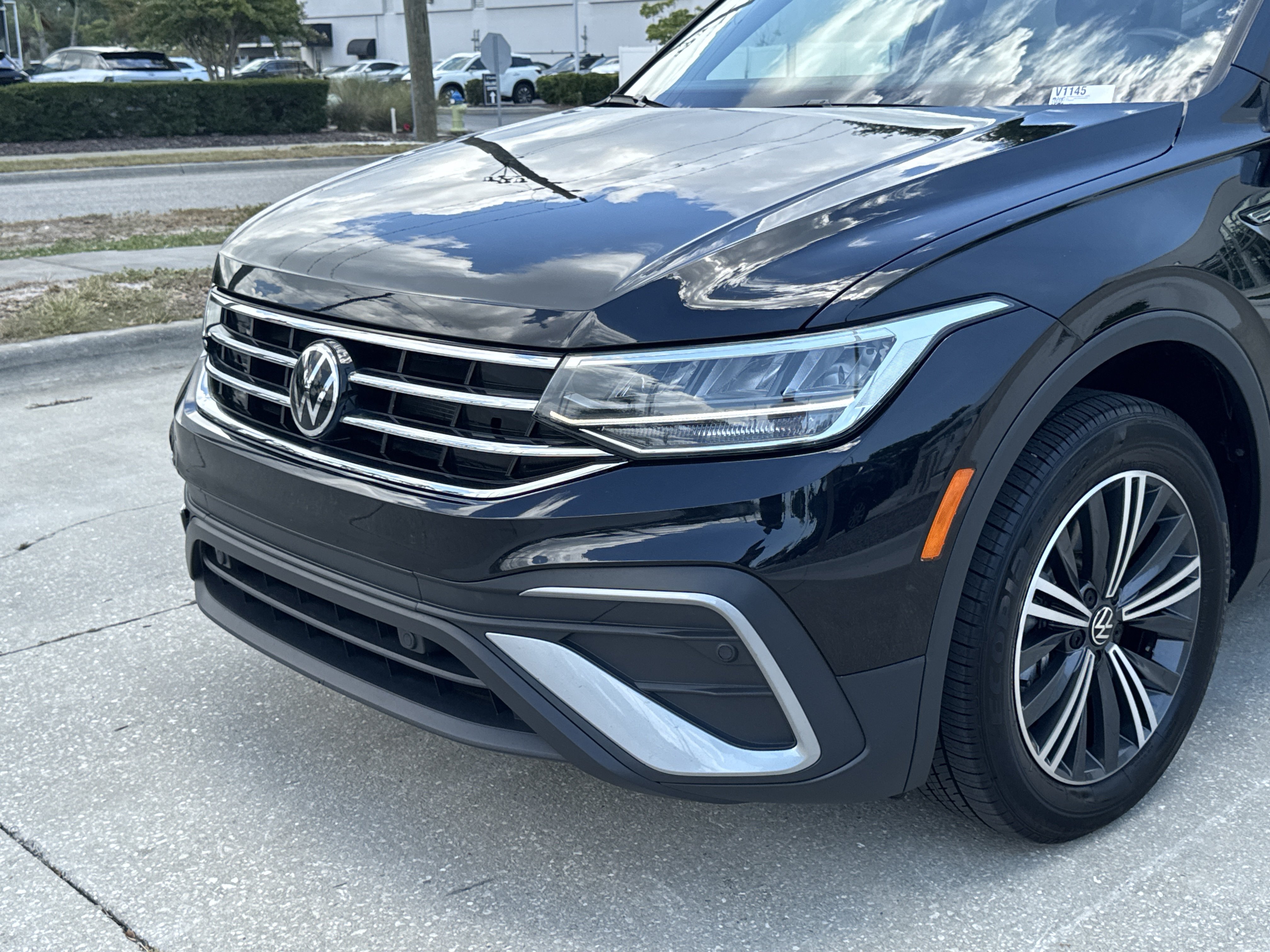 Certified 2024 Volkswagen Tiguan Wolfsburg Edition AWD/4WD image 9