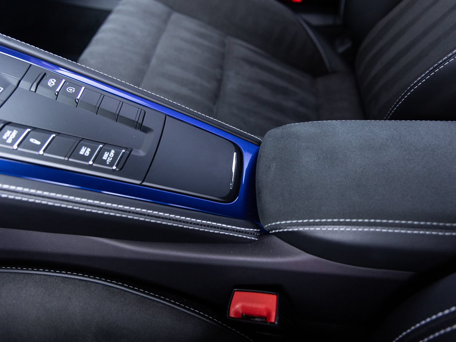 Certified 2021 Porsche 718 Cayman GT4 RWD image 18