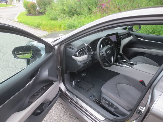 Used 2023 Toyota Camry LE FWD image 3
