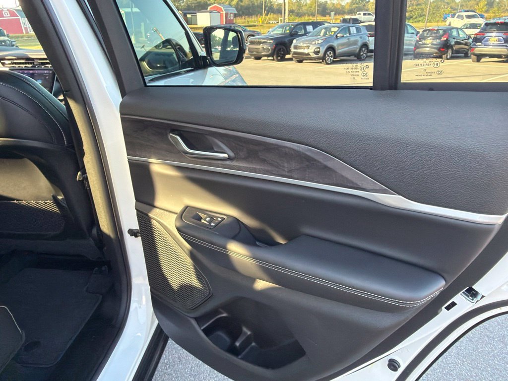 Used 2025 Jeep Grand Cherokee Limited AWD/4WD image 30