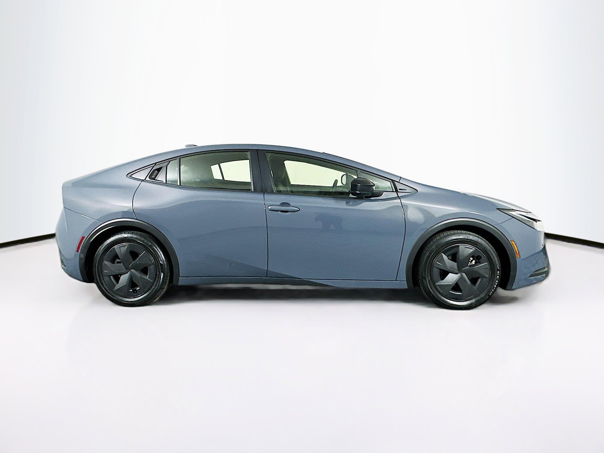 Used 2025 Toyota Prius LE image 10