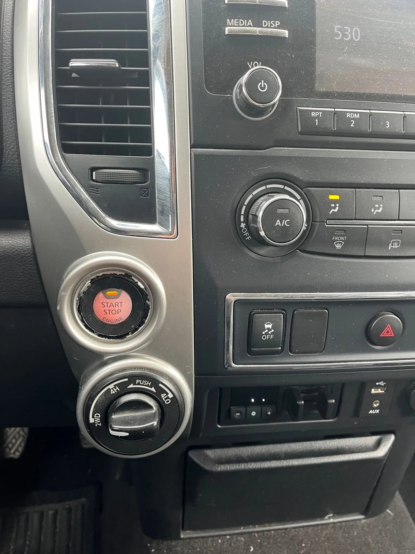 Used 2017 Nissan Titan SV image 19