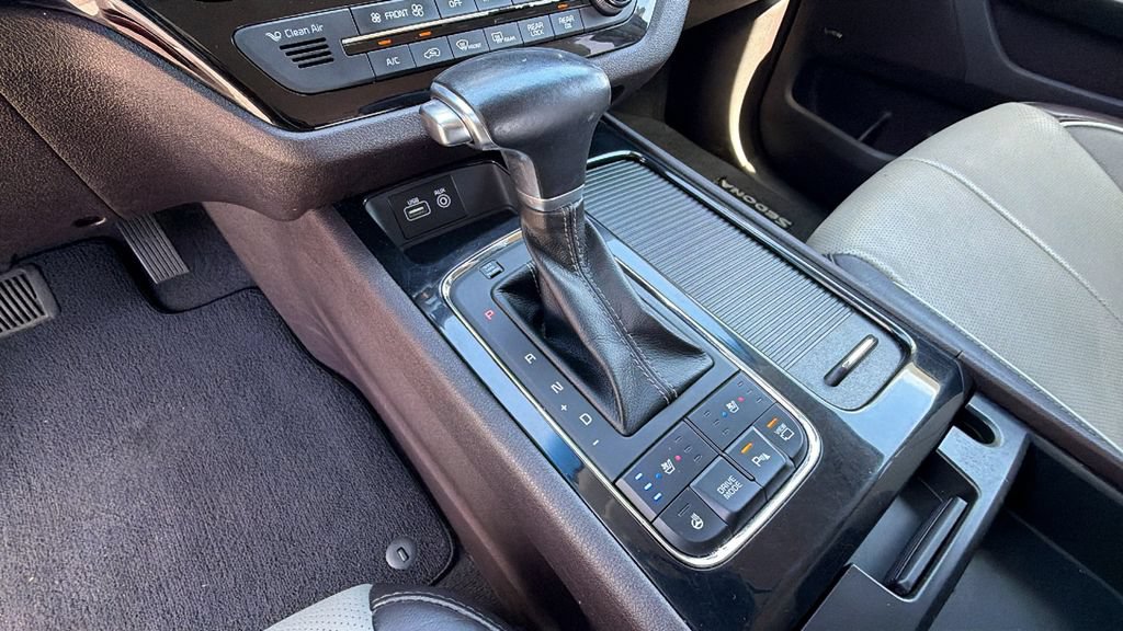 Used 2018 Kia Sedona SX Limited FWD image 22
