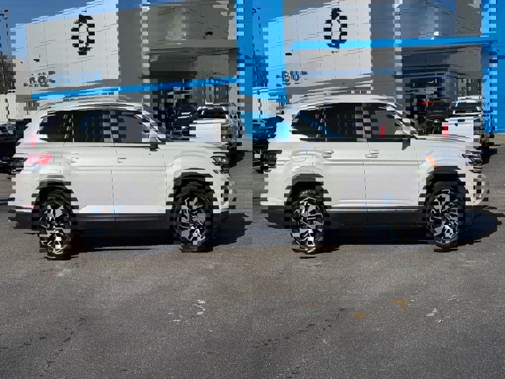 Used 2024 Volkswagen Atlas SEL image 2