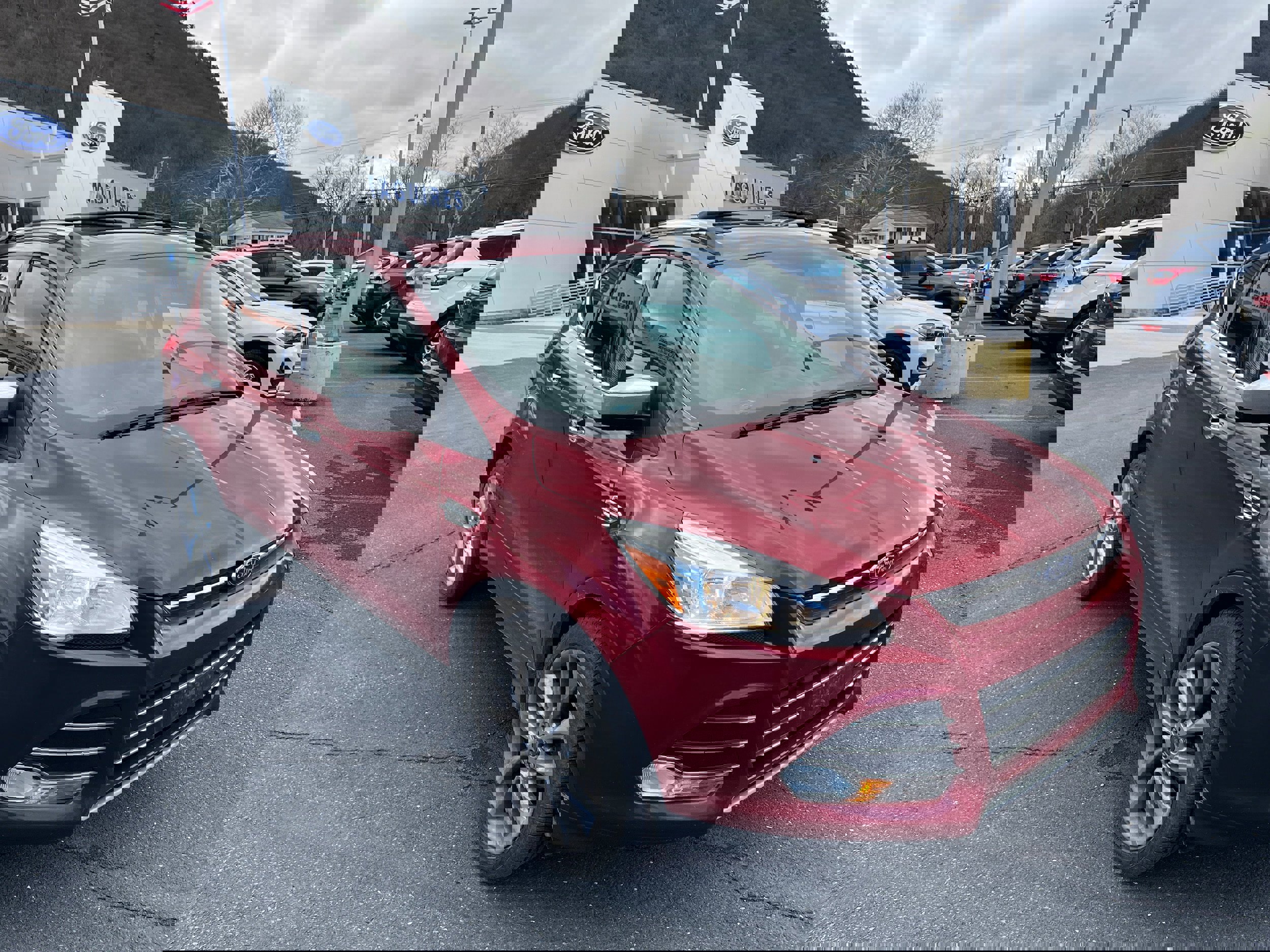 Used 2015 Ford Escape SE w/ SE Chrome Package image 3