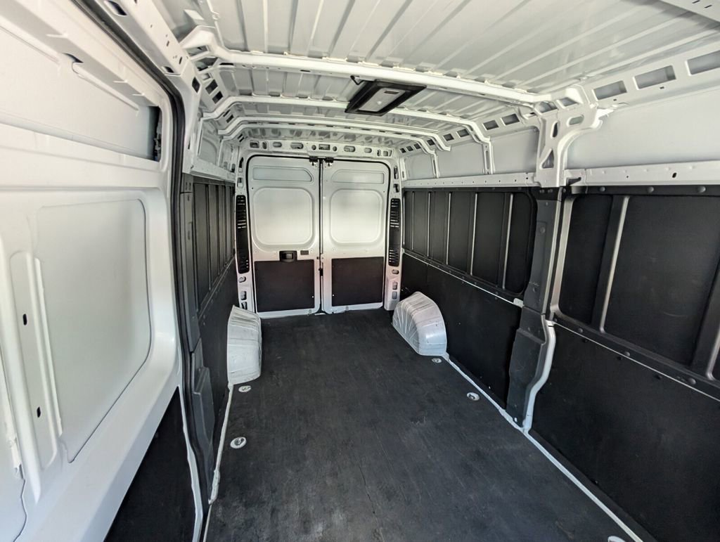 Used 2025 RAM ProMaster 2500 w/ Convenience Group FWD image 14