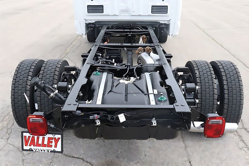 New 2025 Ford F550 4x4 Regular Cab Super Duty image 17