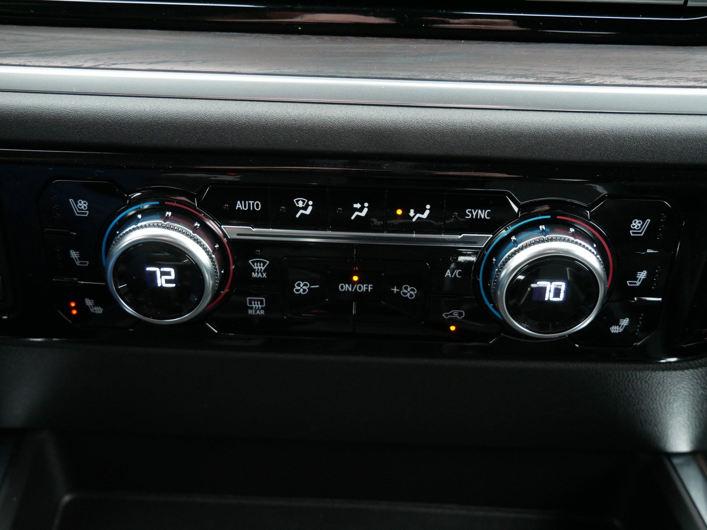 New 2026 GMC Sierra 1500 SLT w/ SLT Premium Plus Package image 8