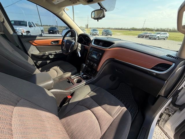 Used 2017 Chevrolet Traverse LT w/ Style and Technology Package FWD image 27