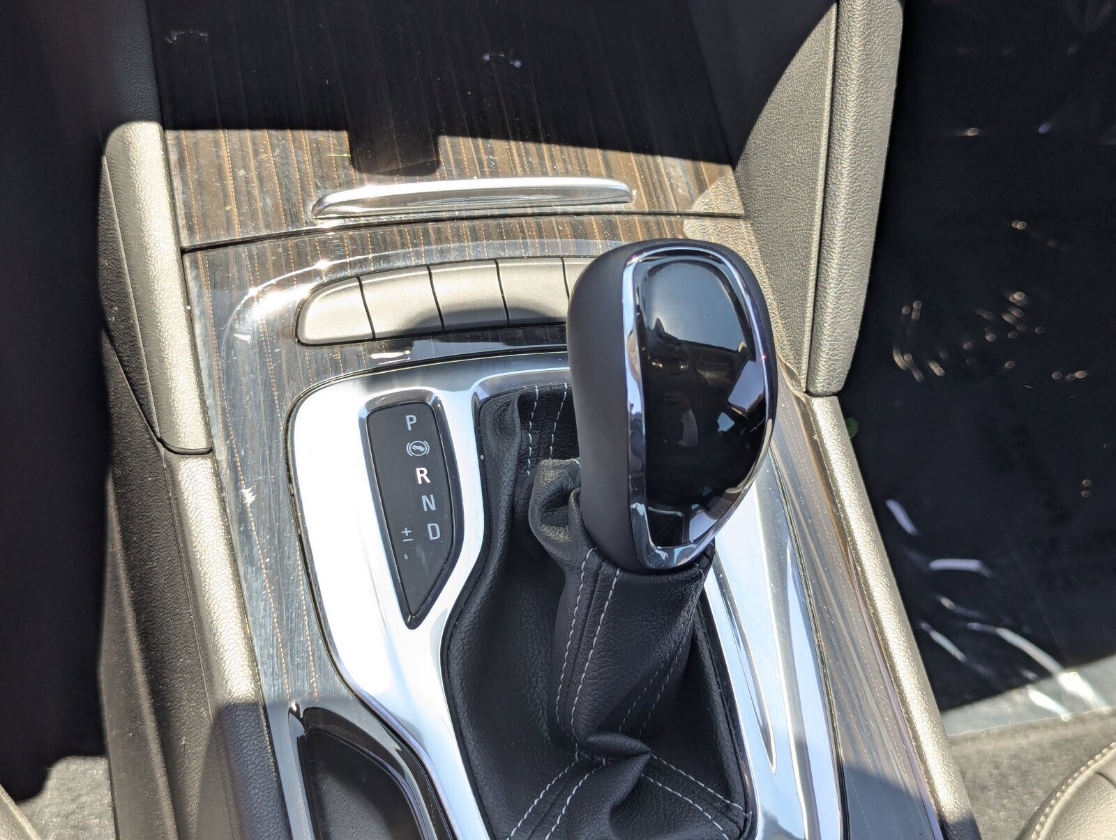 Used 2018 Buick Regal Essence image 25