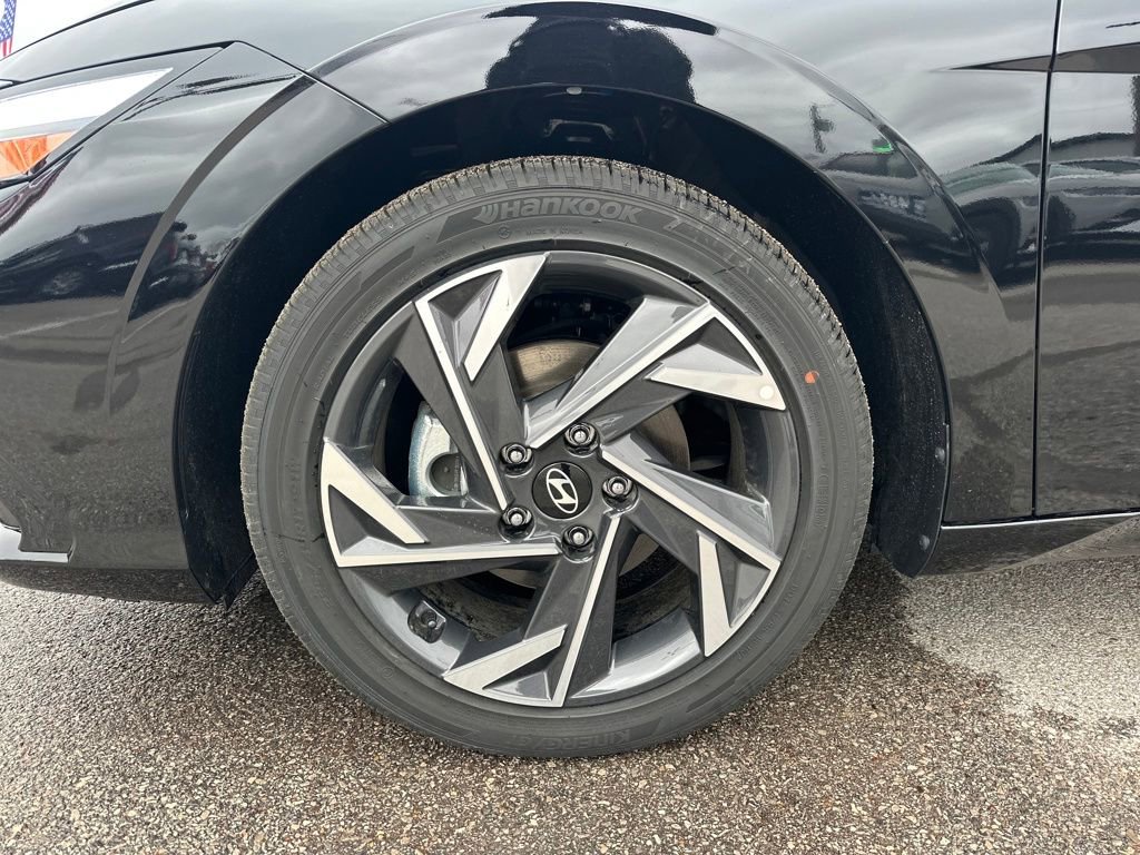 New 2025 Hyundai Elantra Limited image 52