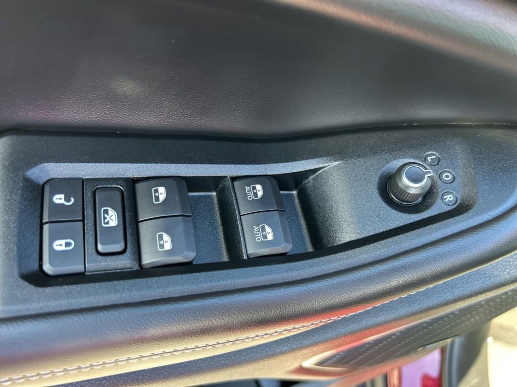 Used 2025 Jeep Grand Cherokee L Limited w/ Black Appearance Package image 12