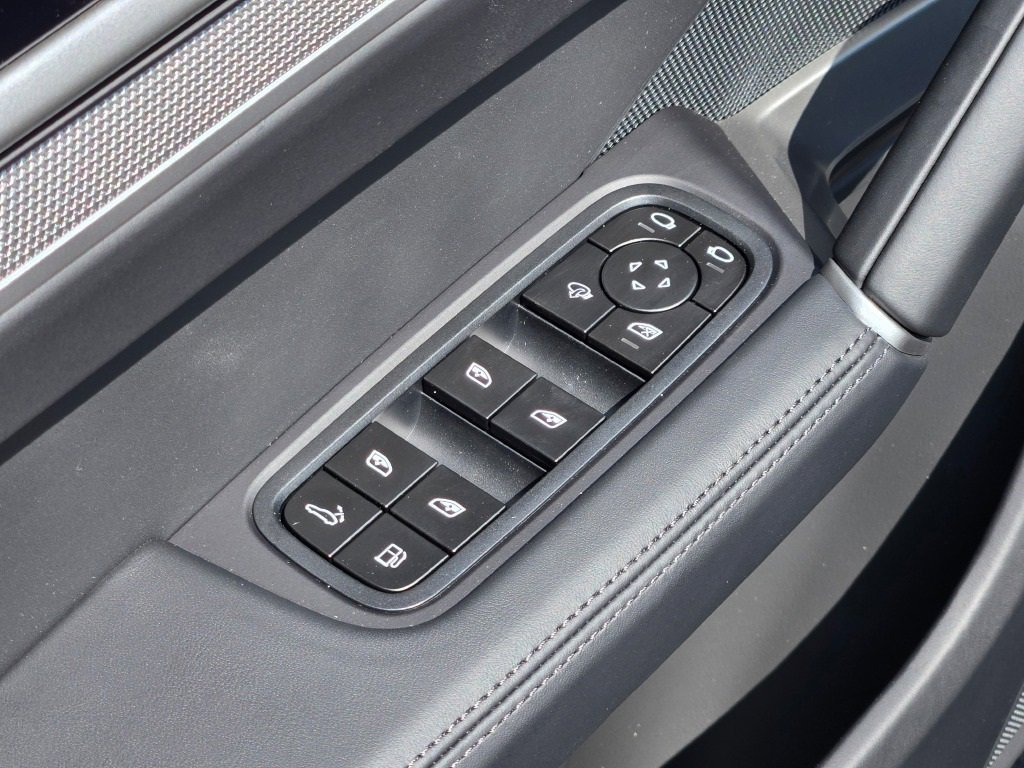 New 2025 Porsche Cayenne S image 18