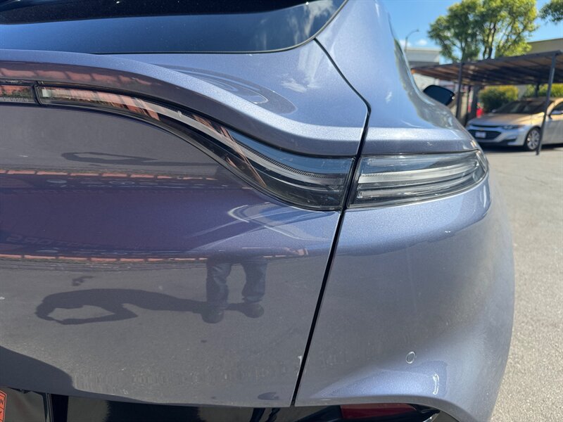 Used 2022 Aston Martin DBX AWD/4WD image 16