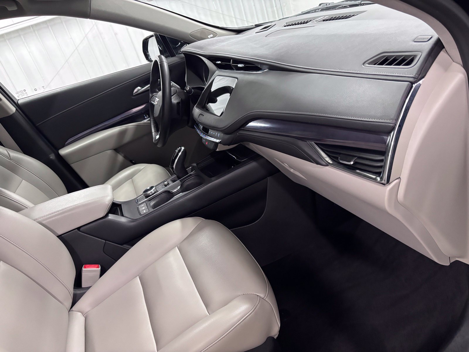 Used 2023 Cadillac XT4 Luxury FWD image 16