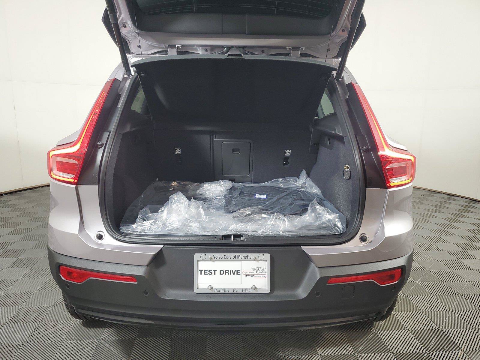 New 2026 Volvo XC40 B5 Plus w/ Protection Package Premier AWD/4WD image 9
