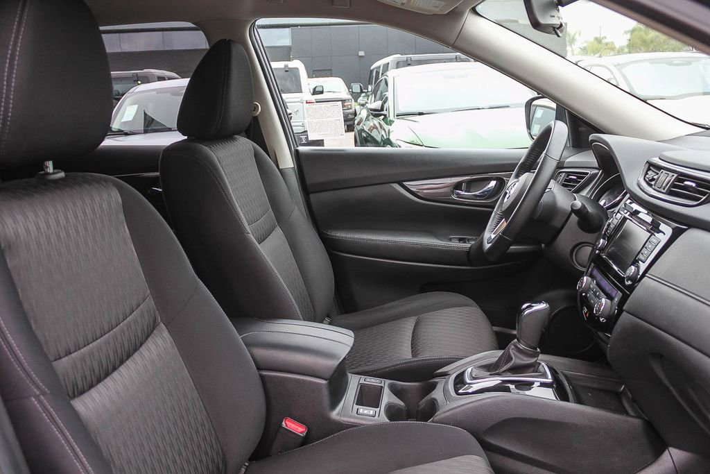 Used 2018 Nissan Rogue SV image 21