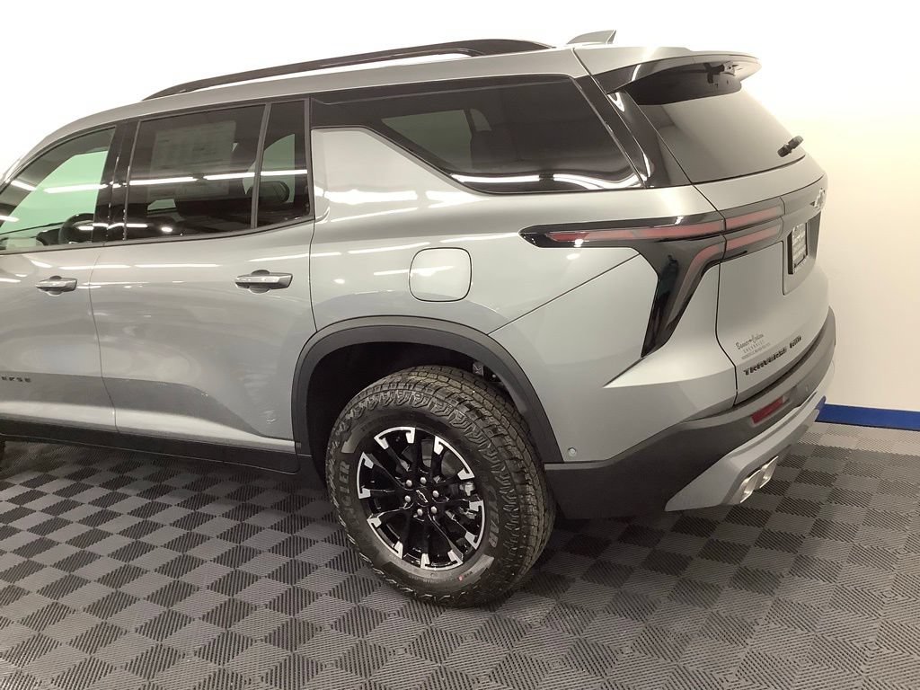New 2026 Chevrolet Traverse Z71 w/ Enhanced Driving Package AWD/4WD image 3