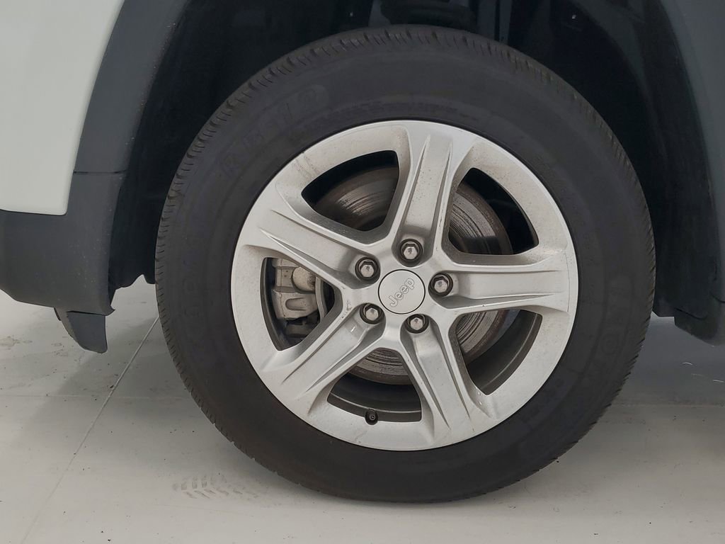 Used 2023 Jeep Compass Latitude AWD/4WD image 8