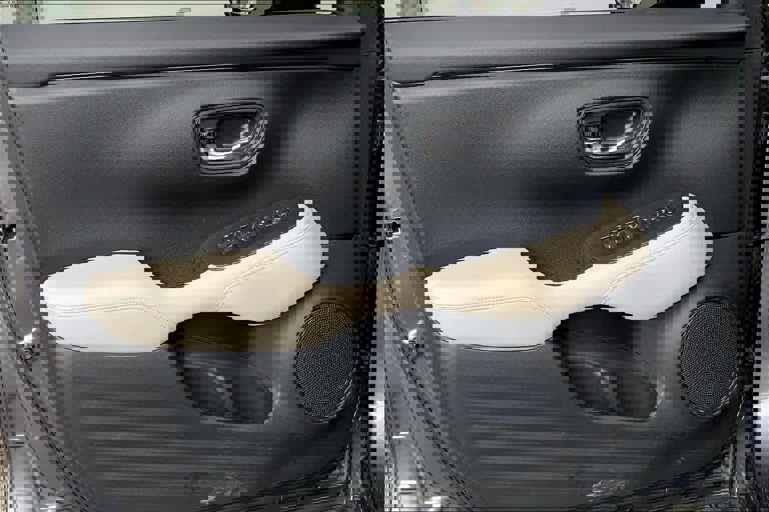 Used 2025 Honda HR-V LX image 22