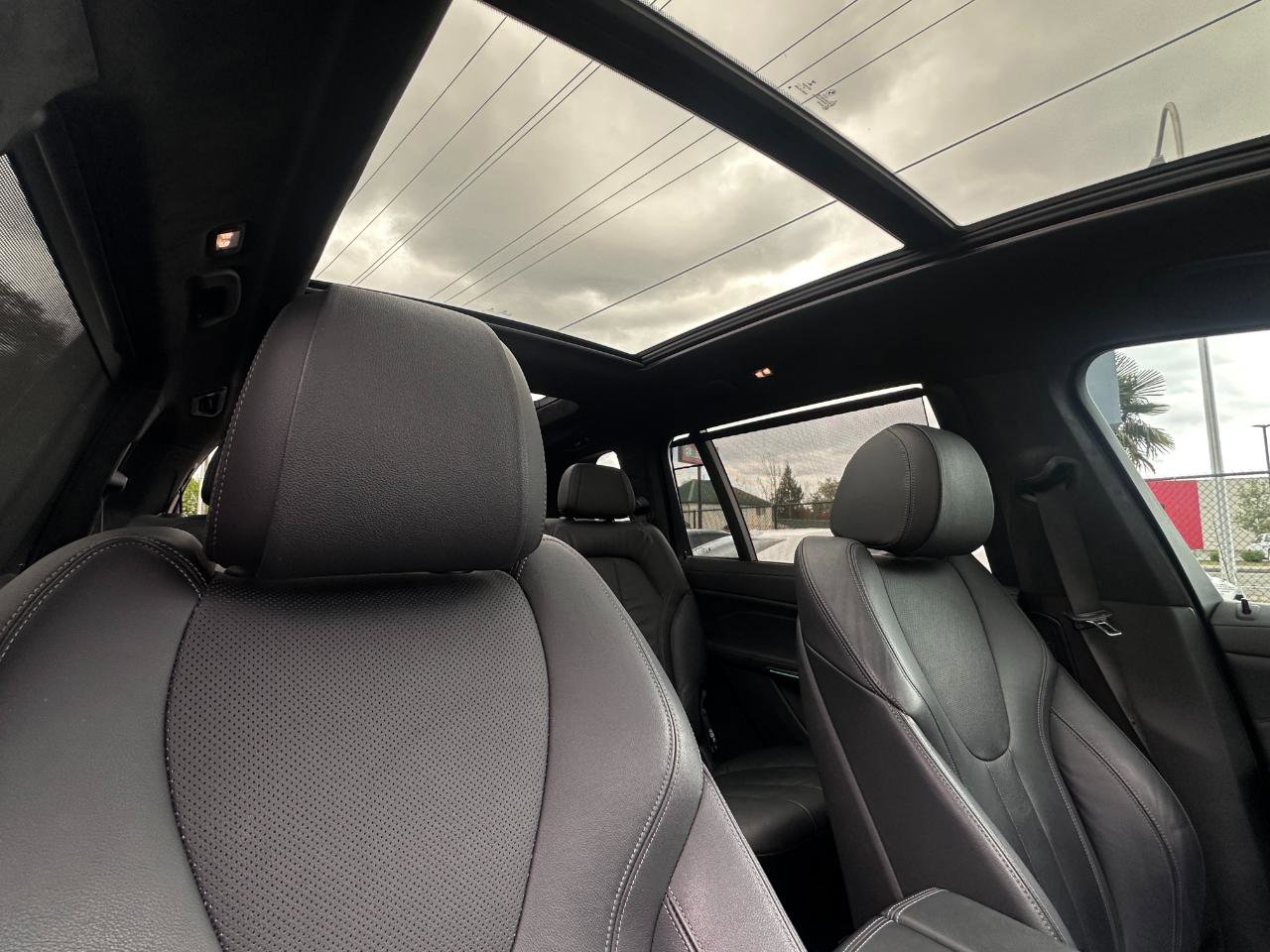 Used 2020 BMW X7 xDrive40i w/ M Sport Package AWD/4WD image 6