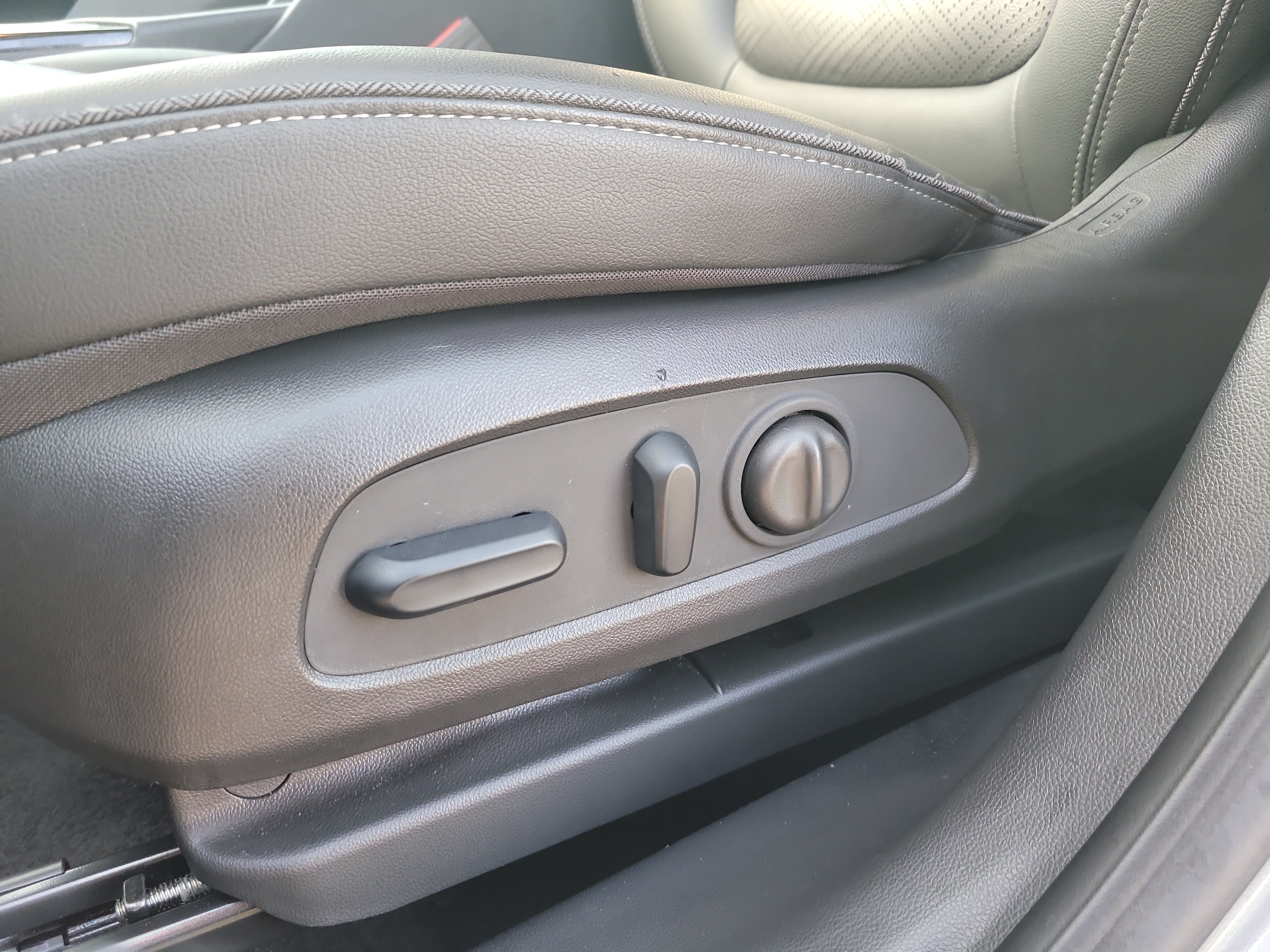Used 2023 Buick Encore GX Essence w/ Experience Buick Package FWD image 19