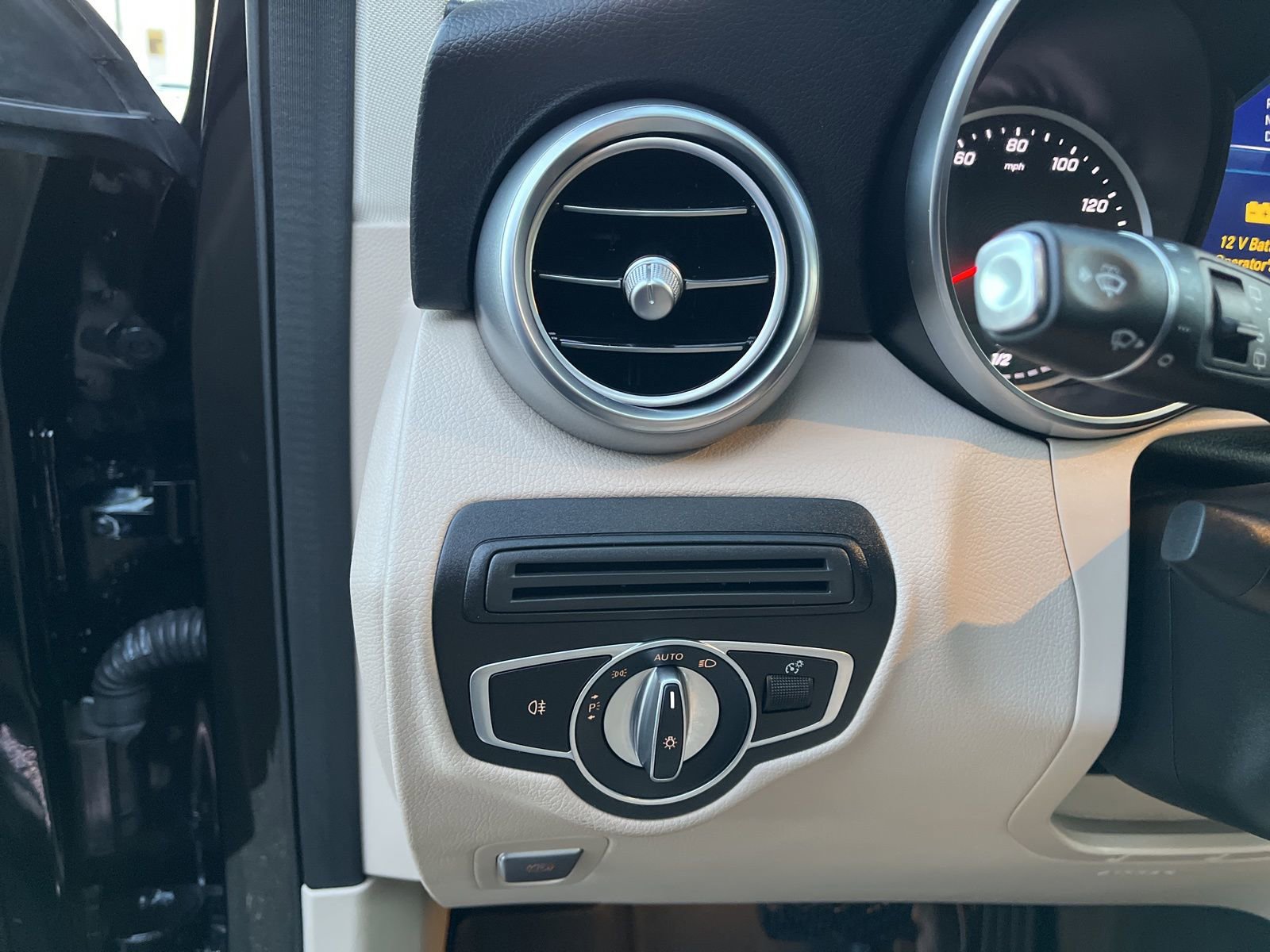 Used 2022 Mercedes-Benz GLC 300 4MATIC image 29