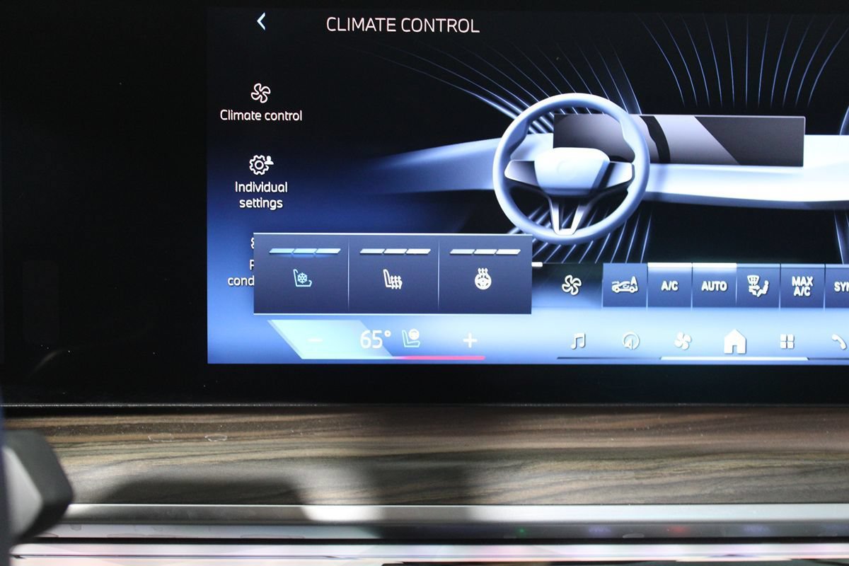 Used 2023 BMW i7 xDrive60 AWD/4WD image 26