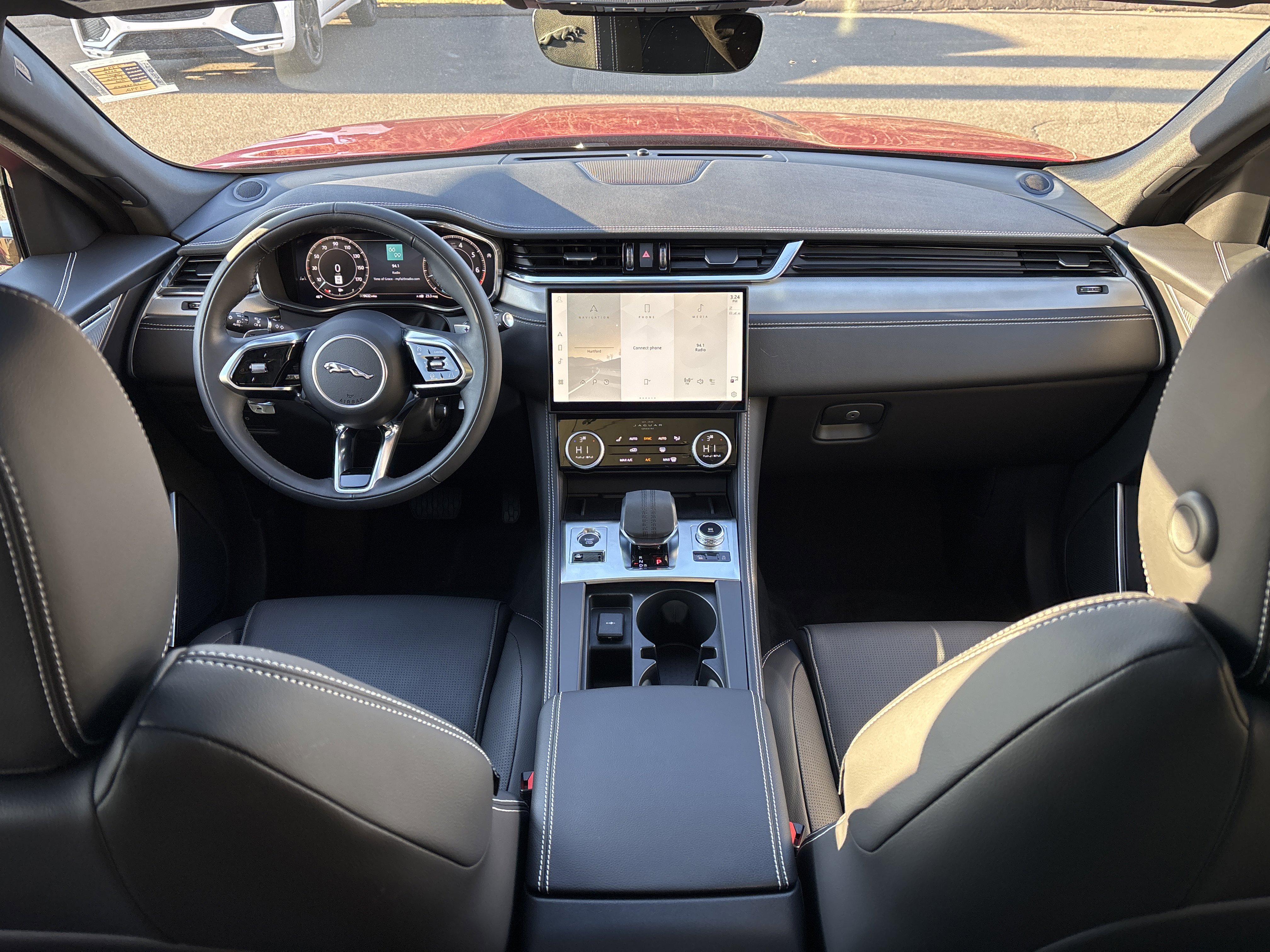 Certified 2025 Jaguar F-PACE R-Dynamic S image 21