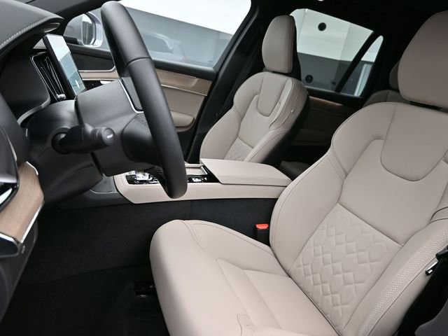New 2026 Volvo XC90 B6 Core w/ Protection Package Premier image 9