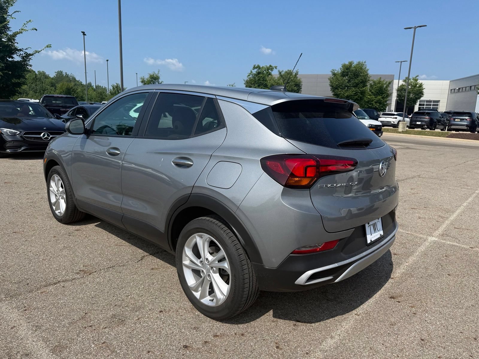 Used 2023 Buick Encore GX Preferred w/ Cold Weather Comfort Package FWD image 7