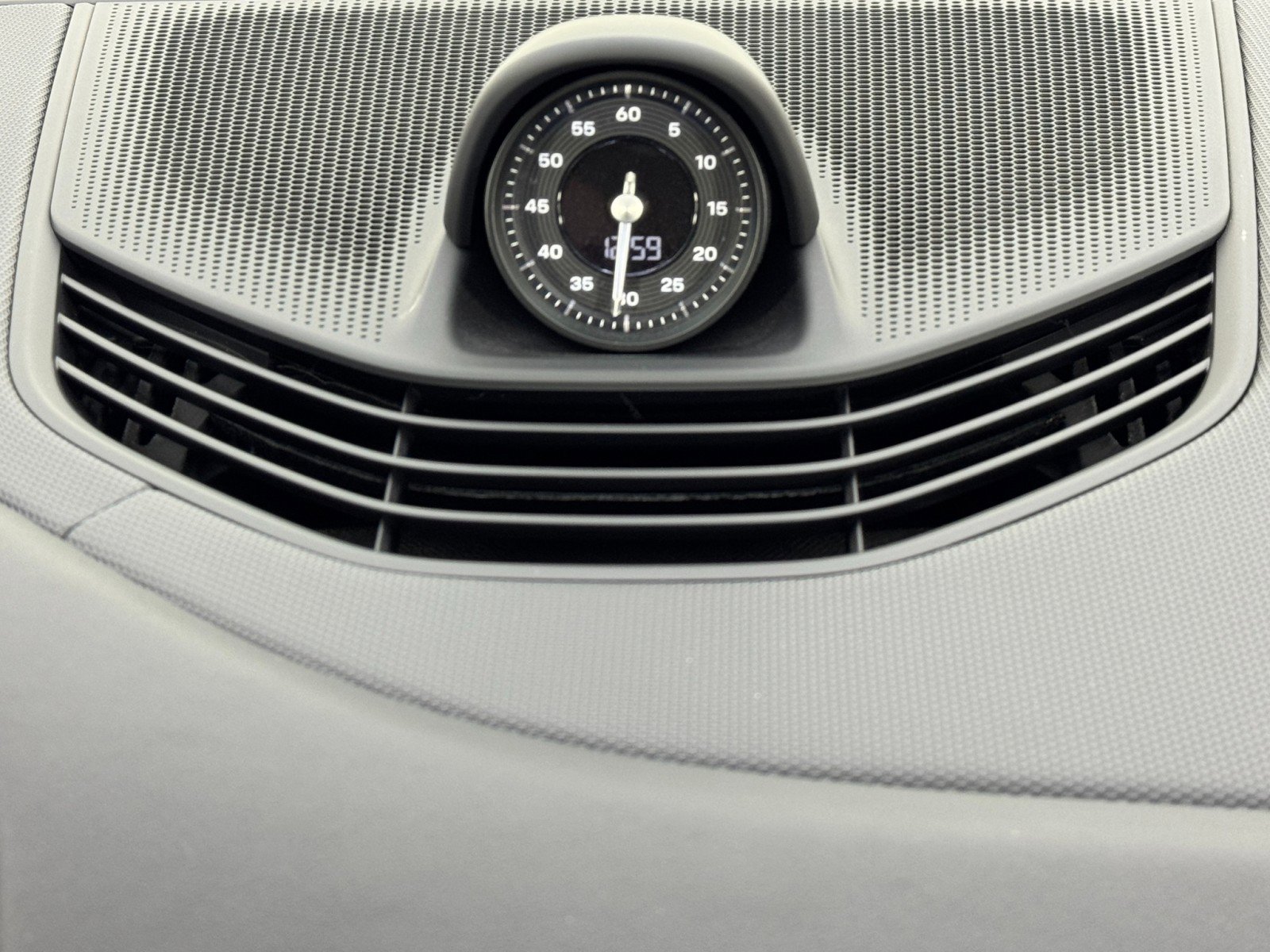 Used 2023 Porsche Taycan 4S w/ Performance Package image 25