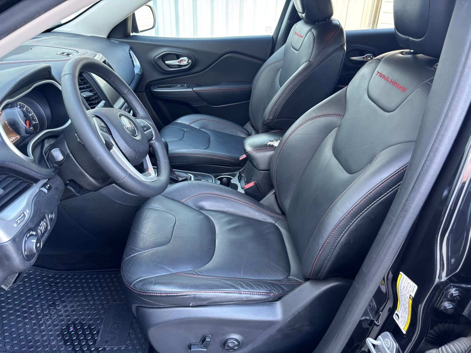 Used 2015 Jeep Cherokee Trailhawk w/ Comfort/Convenience Group image 17