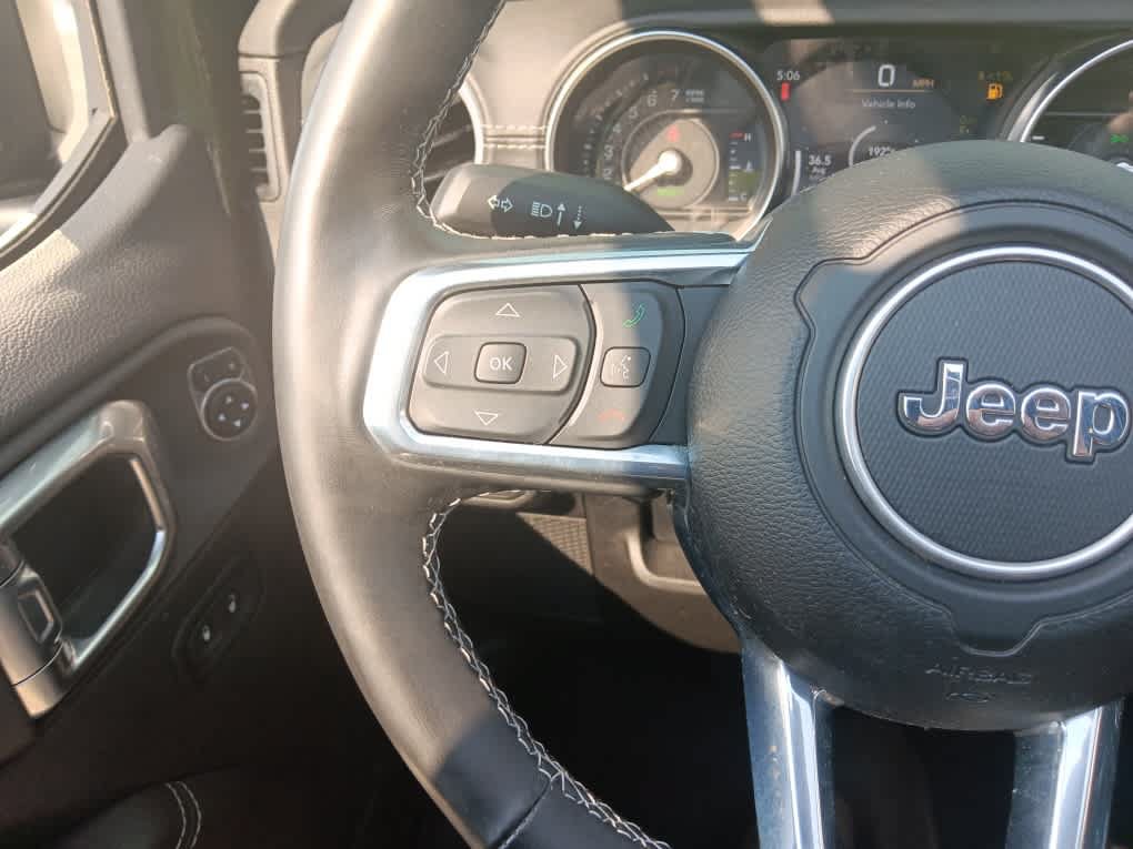 Used 2023 Jeep Wrangler Unlimited Sahara w/ Cold Weather Group AWD/4WD image 28