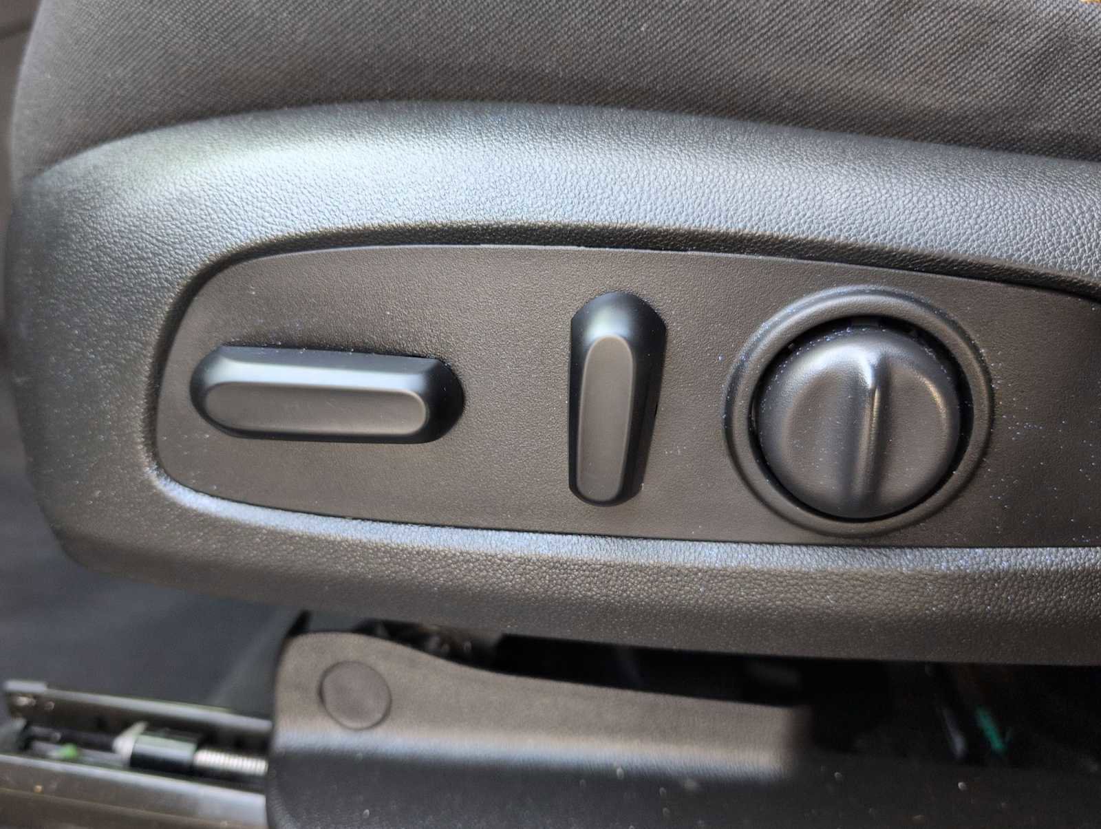 Used 2020 Chevrolet Equinox LT image 18