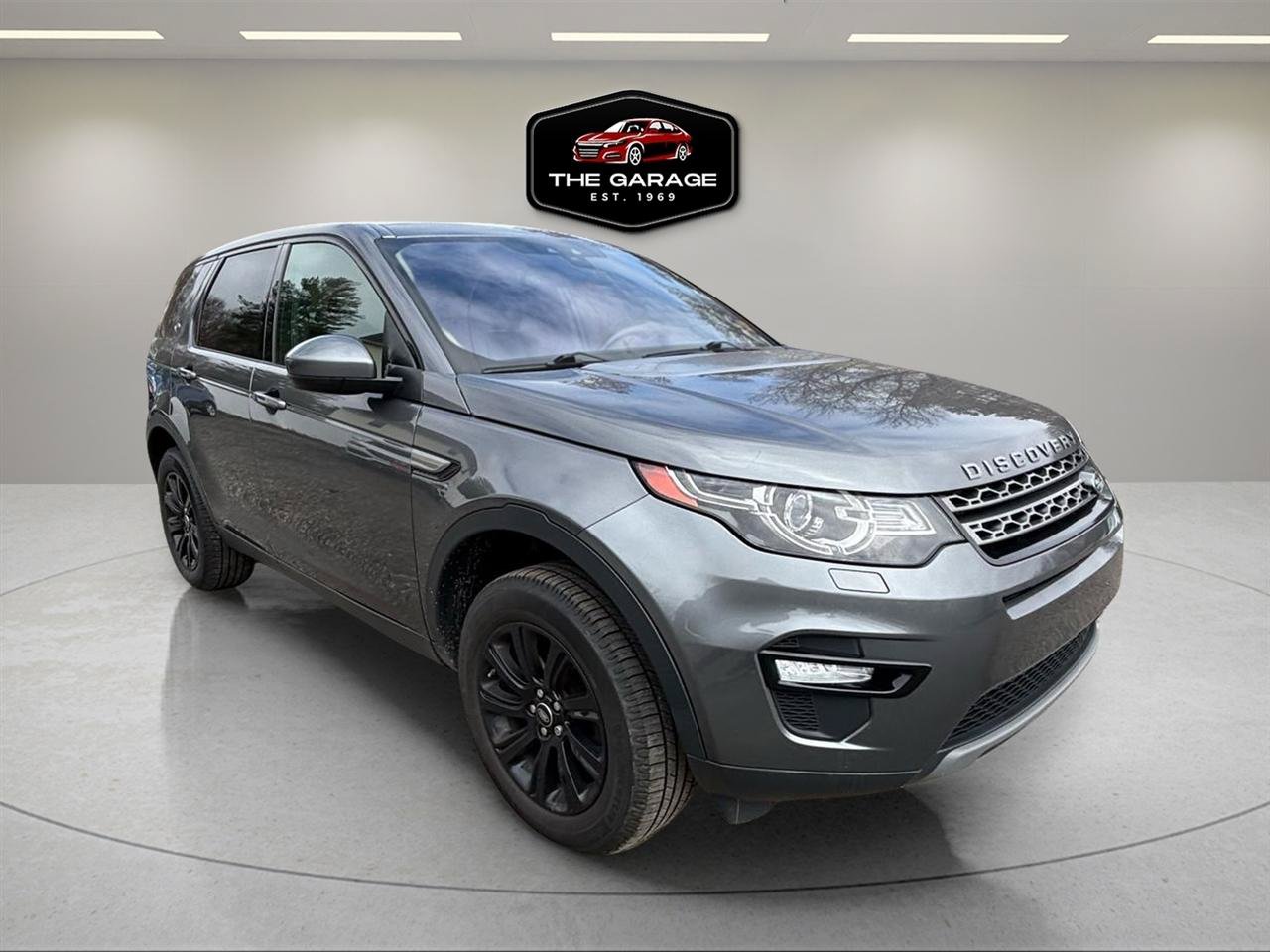 Used 2018 Land Rover Discovery Sport SE AWD/4WD image 4