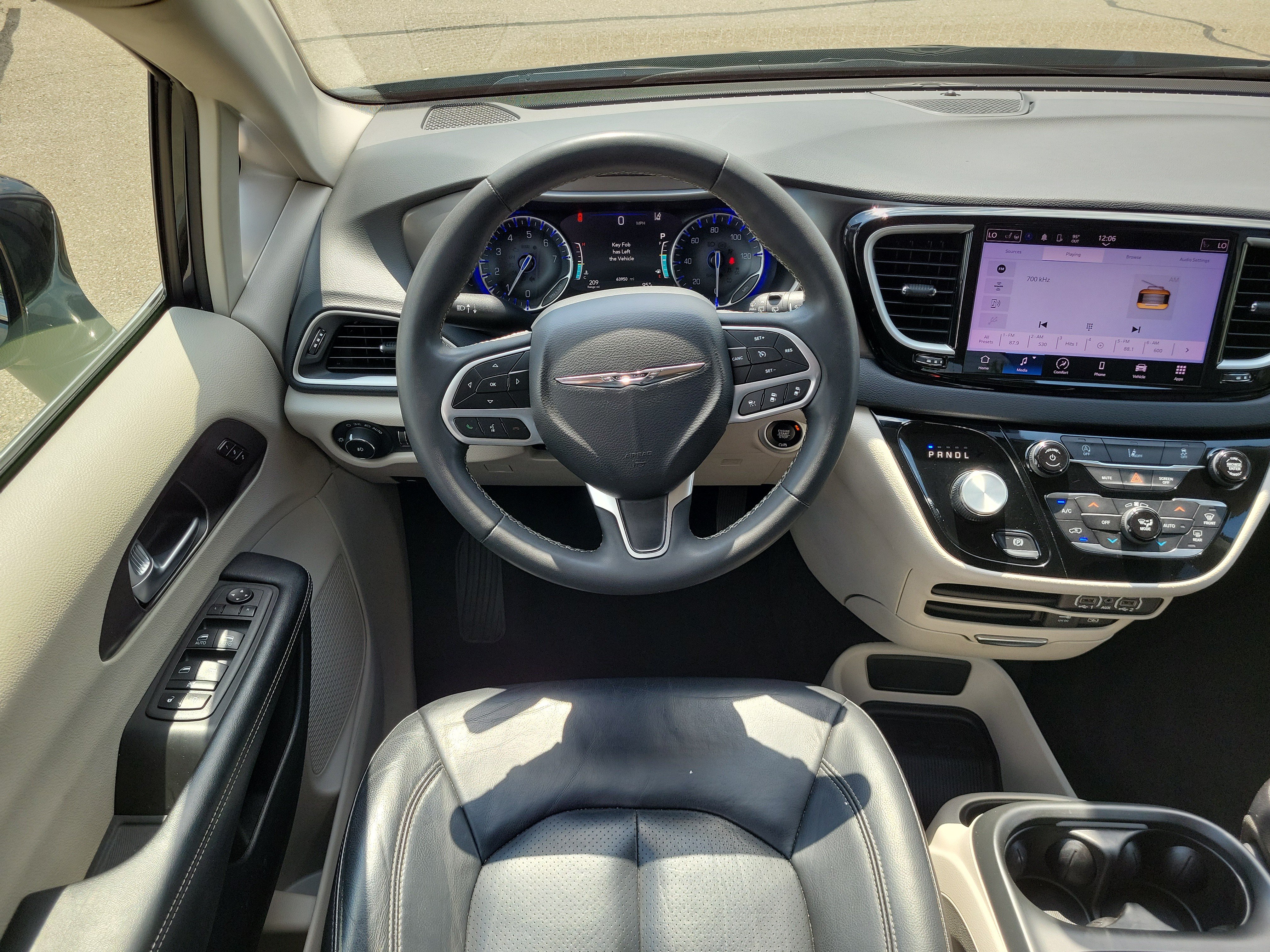 Used 2022 Chrysler Pacifica Touring-L FWD image 10