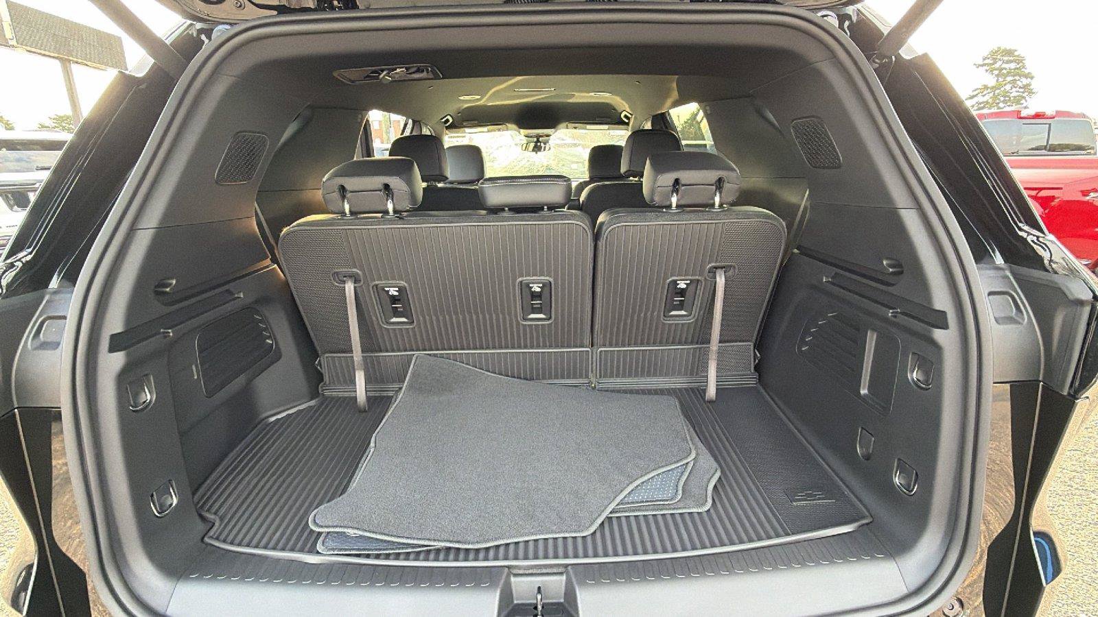 New 2027 Chevrolet Traverse LT w/ Midnight/Sport Edition FWD image 13