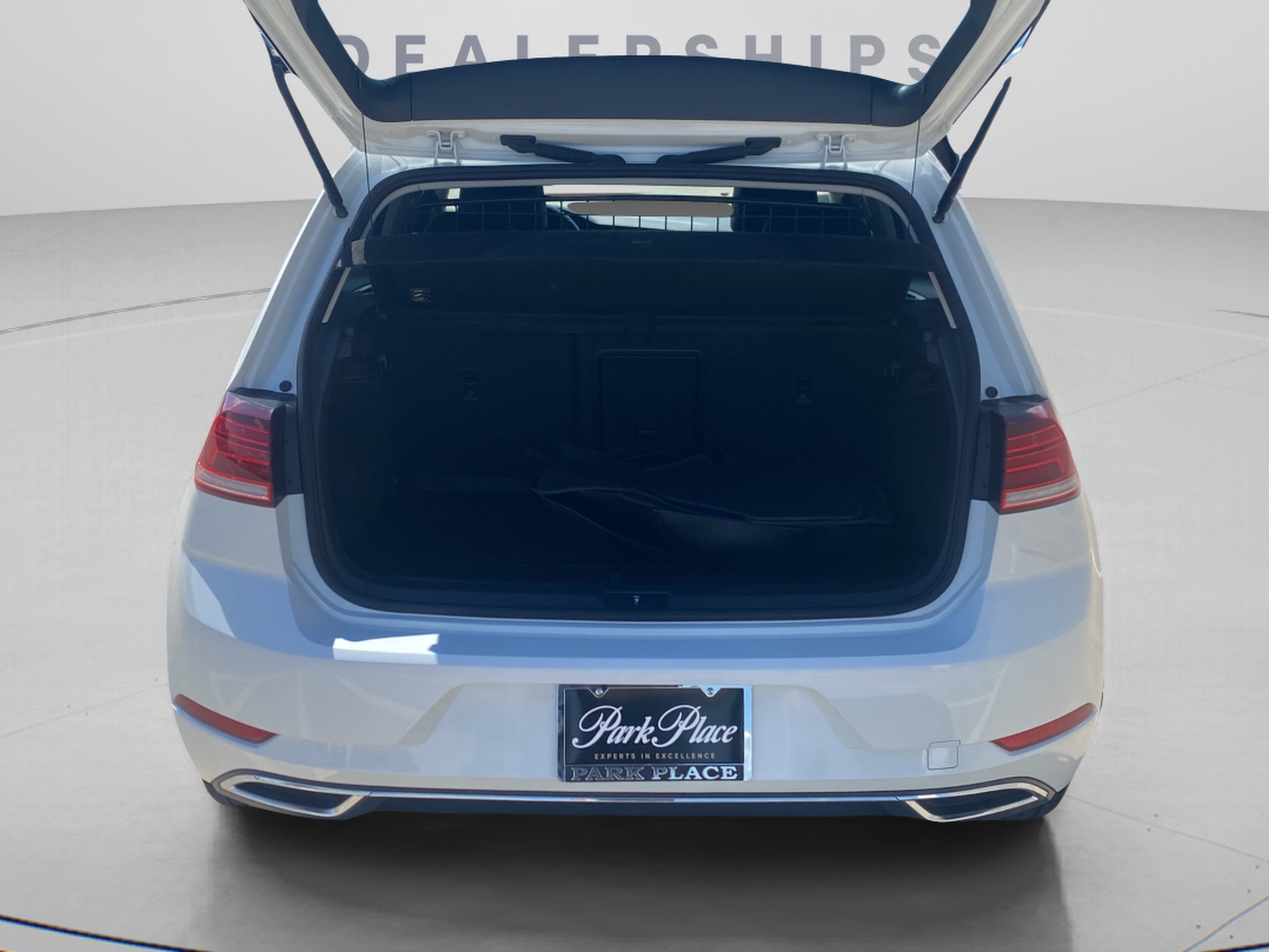 Used 2021 Volkswagen Golf 4-Door FWD image 20