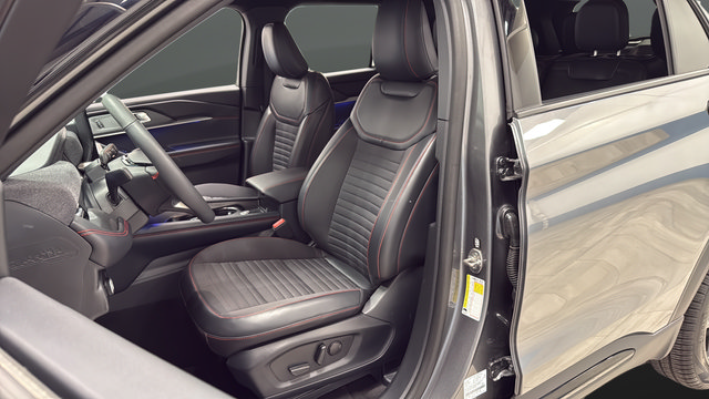 Used 2026 Ford Explorer ST-Line w/ ST-Line Street Pack AWD/4WD image 9