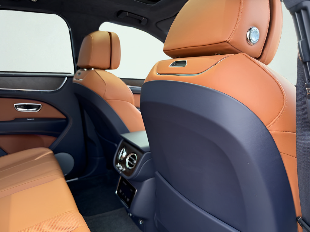 Used 2023 Bentley Bentayga AWD/4WD image 50