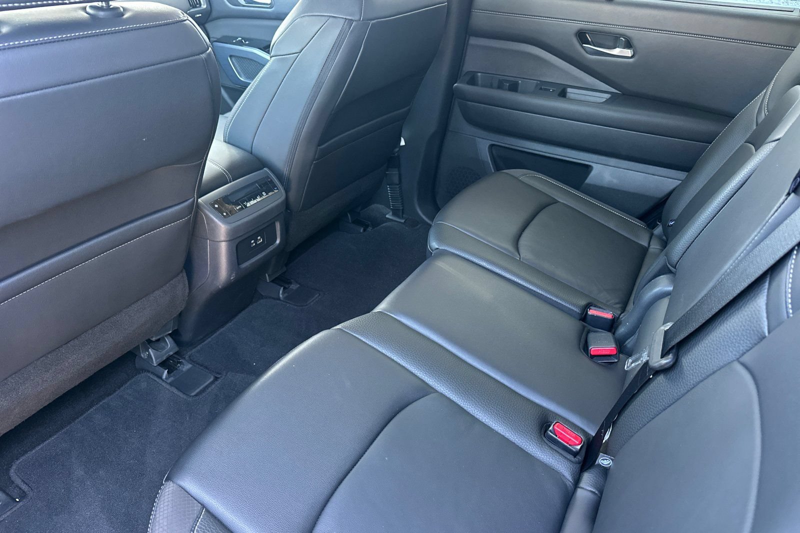 Certified 2025 Nissan Pathfinder SL FWD image 13