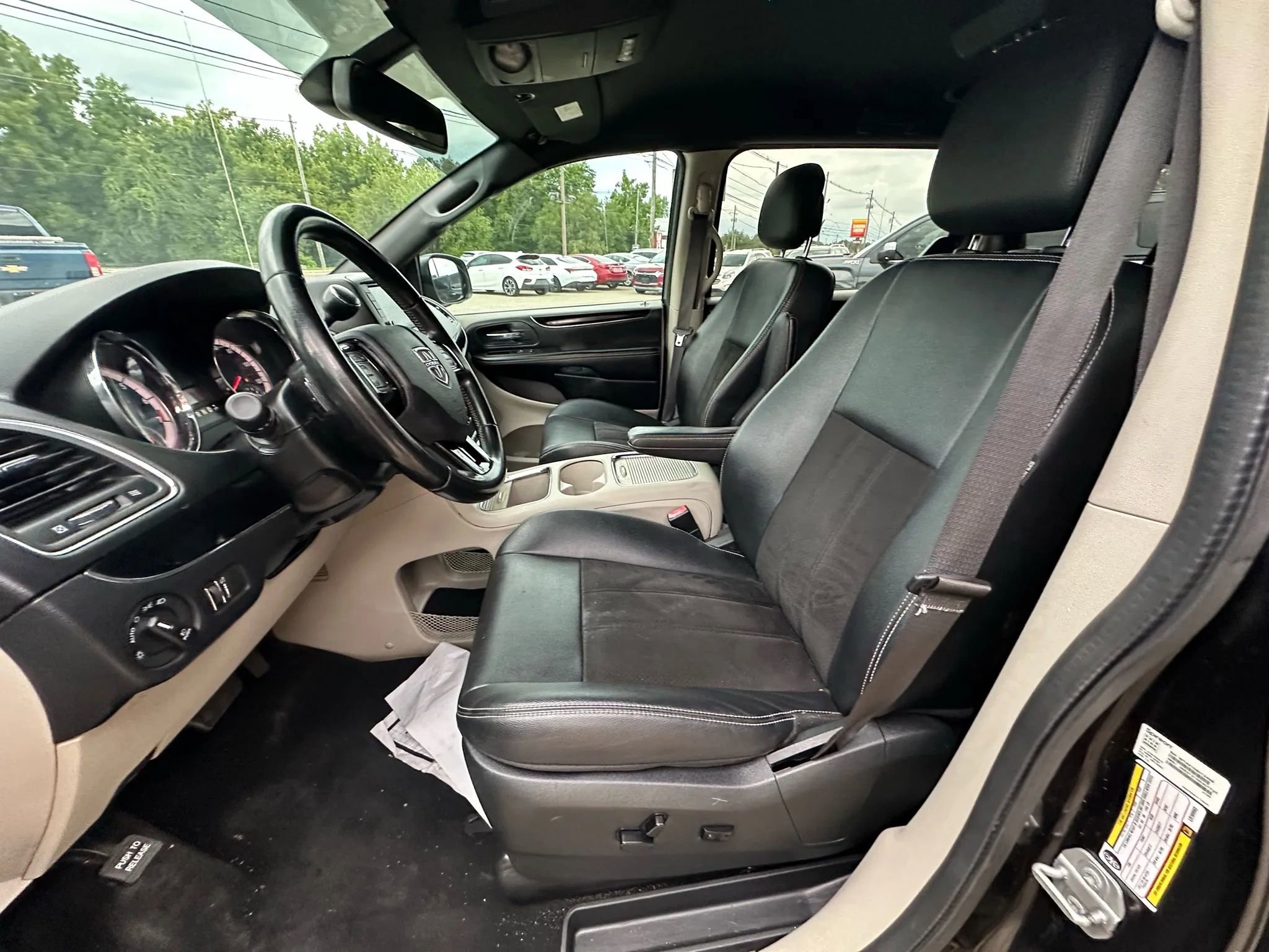 Used 2020 Dodge Grand Caravan SXT image 19