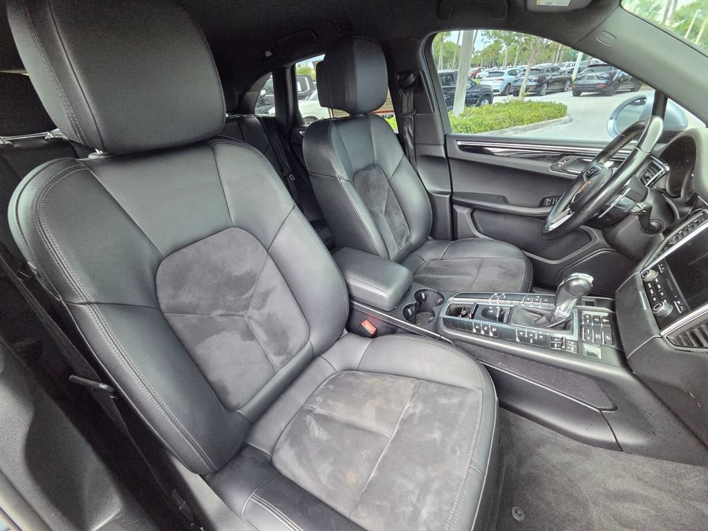Used 2018 Porsche Macan AWD/4WD image 32