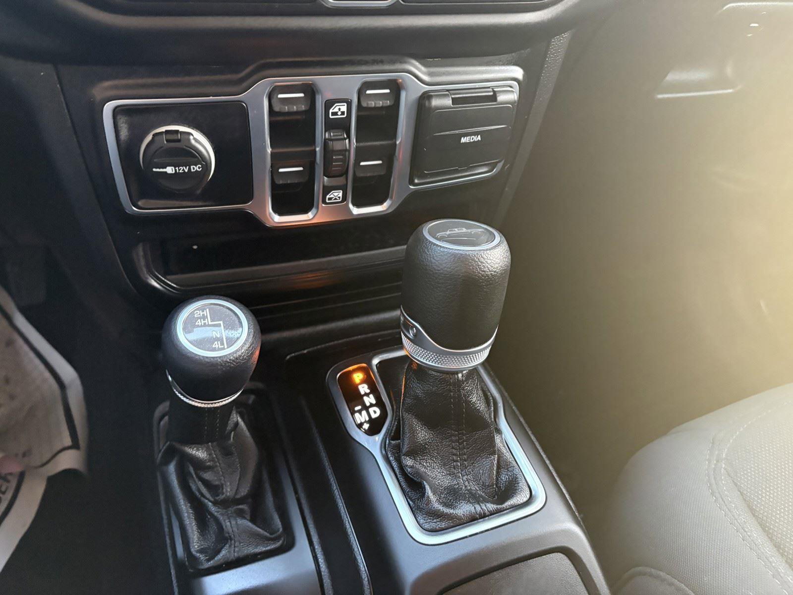 Used 2021 Jeep Gladiator Sport image 15