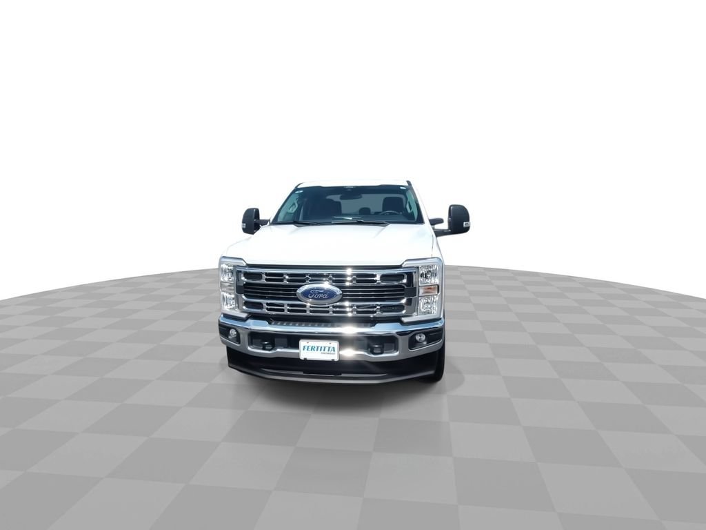 Used 2025 Ford F250 XLT AWD/4WD image 3
