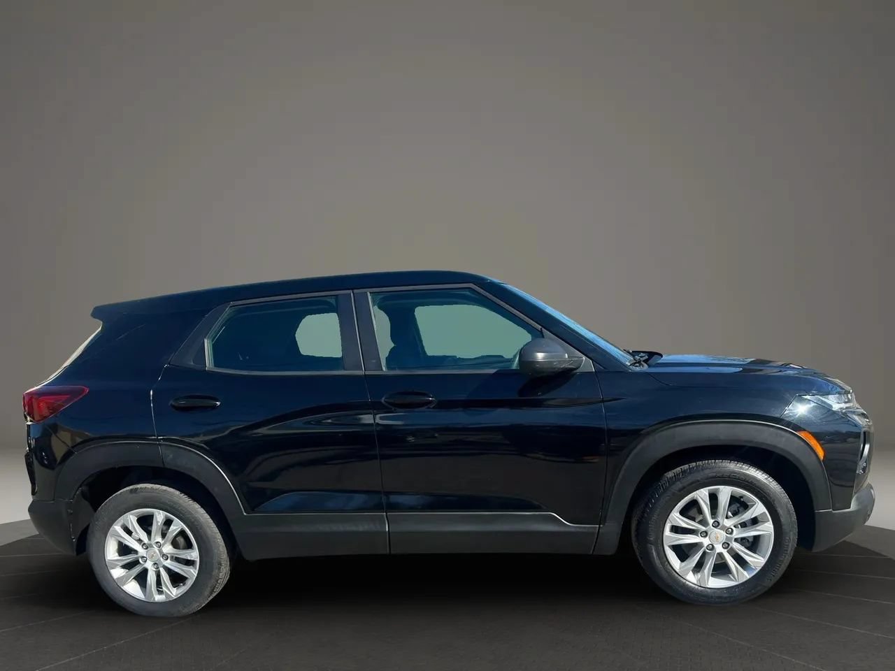 Used 2021 Chevrolet TrailBlazer LS FWD image 4