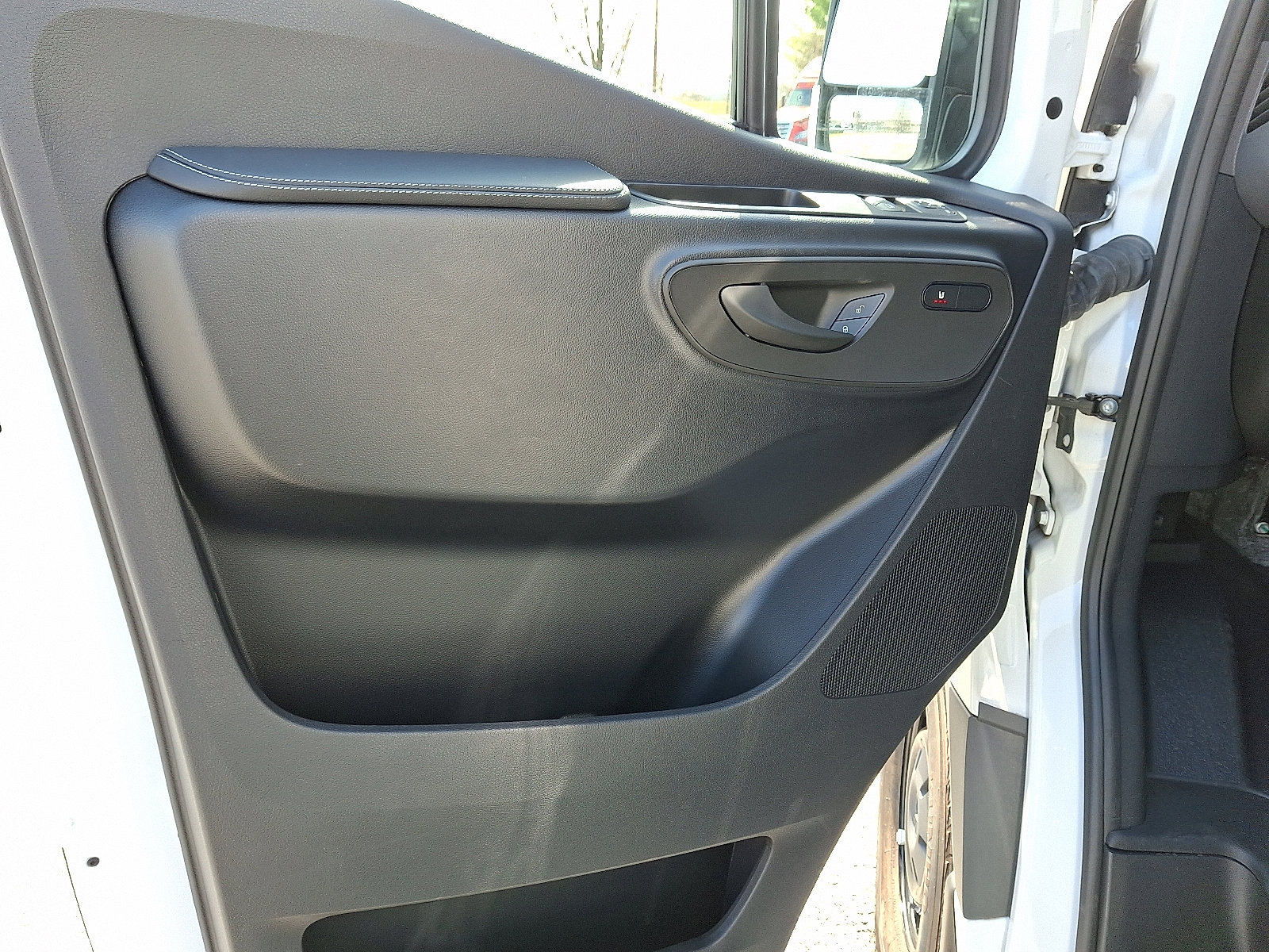 Used 2024 Mercedes-Benz Sprinter 2500 image 11